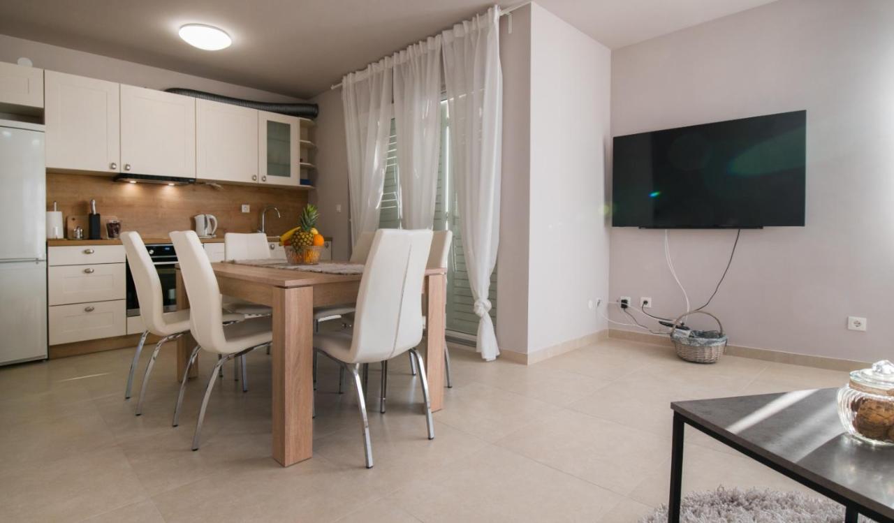 Brand New Aparment With Sea View & Swimming Pool At Ciovo - Villa Fiorentini Trogir Exterior photo