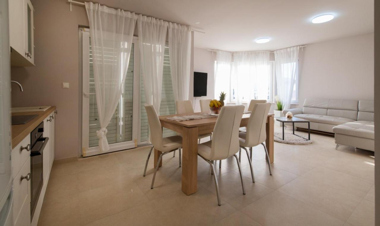 Brand New Aparment With Sea View & Swimming Pool At Ciovo - Villa Fiorentini Trogir Exterior photo